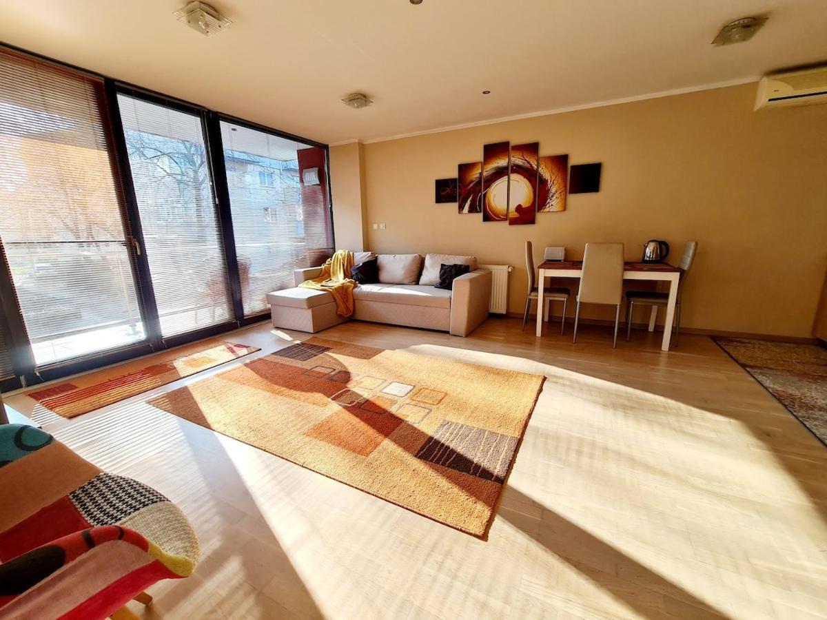 Cozy Open Space Near Old Center Of With Private Parking Space * Timişoara